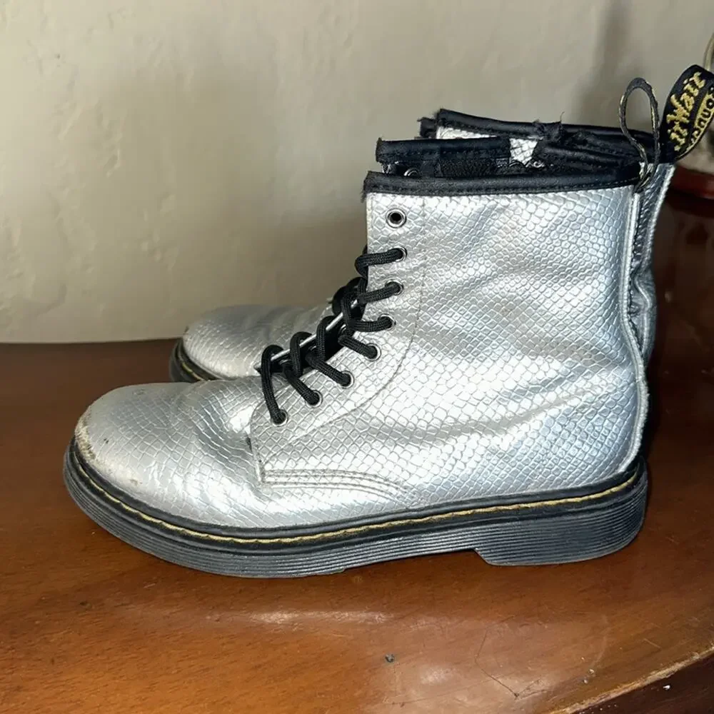 Dr.‎ Martens 1460 Reptile Emboss Lace Up Boots Youth Size 3